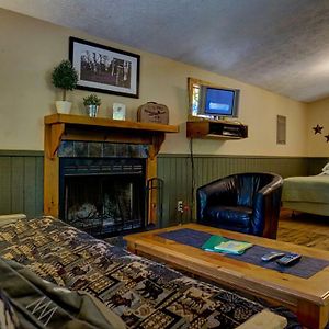 One-Bedroom House Hawks Peak